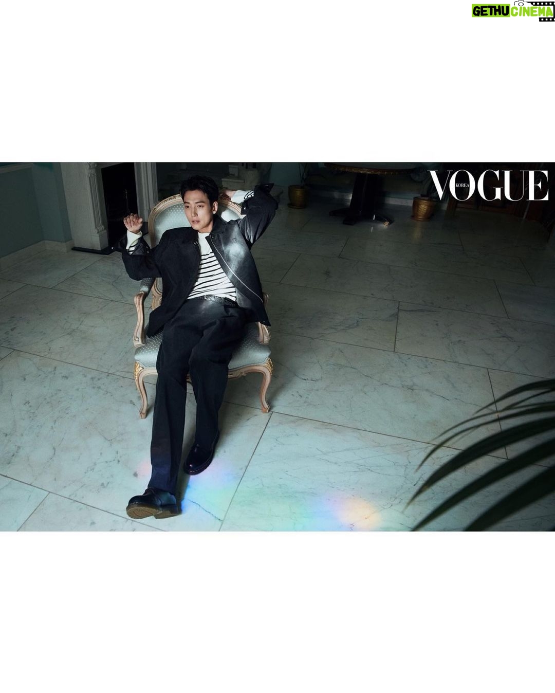 Jung Kyung-ho Instagram - 🤫🤔🙏👍🏻 @marithe_kr @voguekorea @ahnjooyoung_ @editork79