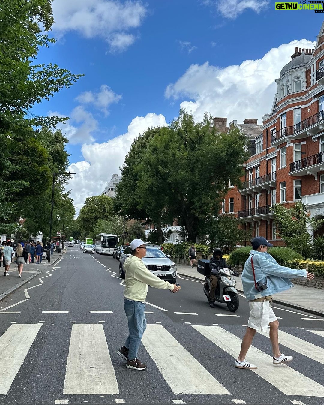 Jung Kyung-ho Instagram - #abbeyroad 🏃🏻🏃🏻♂️ @niluchoi