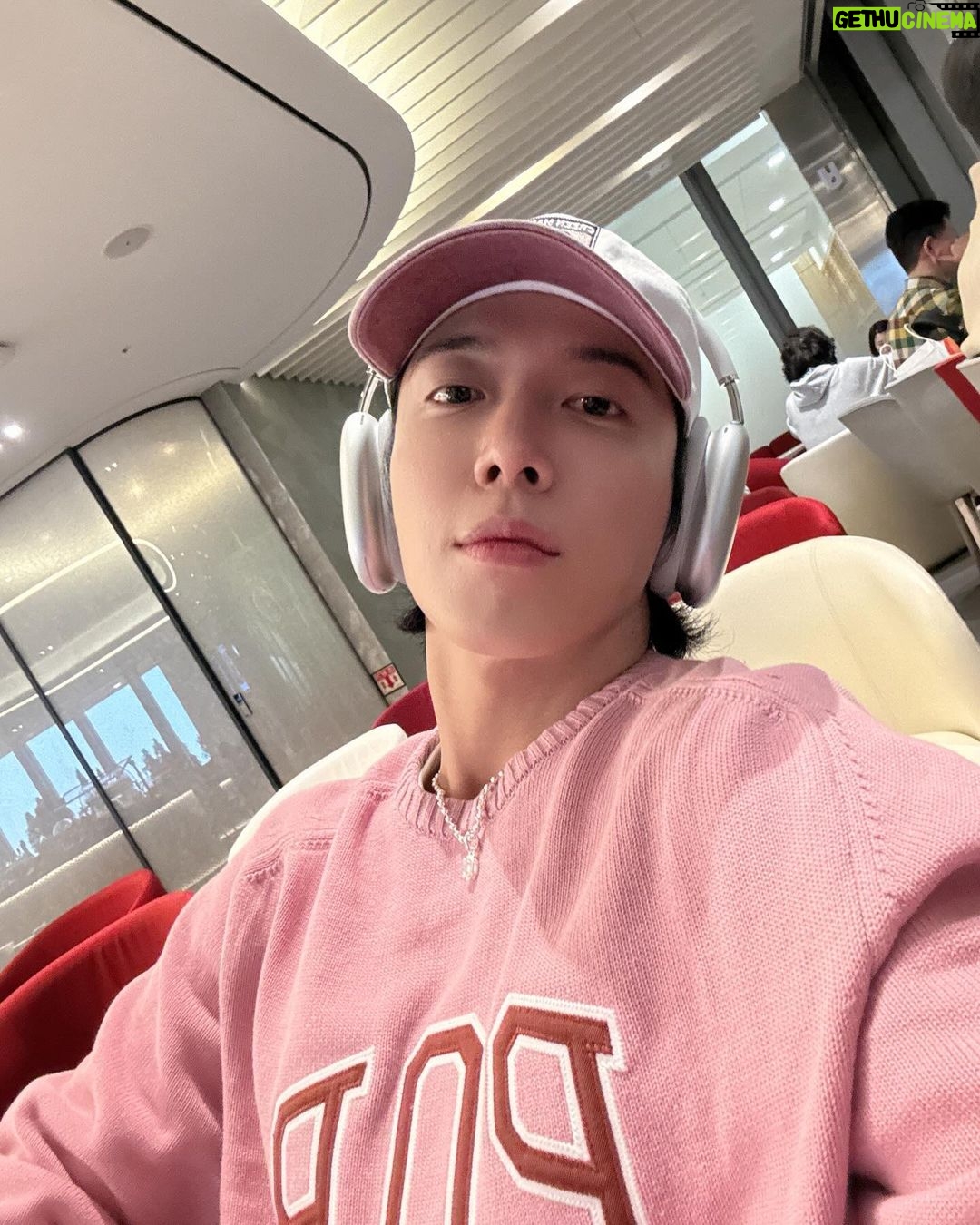 Jung Yong-hwa - 60.7K Likes - 행복하고 풍요로운 명절 보내세요 🩷🫸💜 내일 요코하마도 화이팅! 3/1,2 서울 Your City 콘서트에서도 만나요 🖤