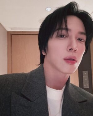 Jung Yong-hwa Instagram - 🫸❤️