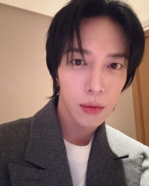 Jung Yong-hwa Instagram - 🫸❤️