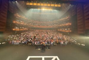 Jung Yong-hwa Instagram - KOBE二日間まことにありがとうございました🩷わあああ、、なんか、、1番あつかった！！🫠みなさんのエネルギーをもって名古屋にいこう！！！！！名古屋でまた会いましょう🫡最高でした！！！！🙋