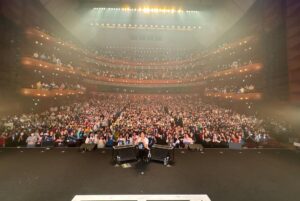 Jung Yong-hwa Instagram - KOBE二日間まことにありがとうございました🩷わあああ、、なんか、、1番あつかった！！🫠みなさんのエネルギーをもって名古屋にいこう！！！！！名古屋でまた会いましょう🫡最高でした！！！！🙋