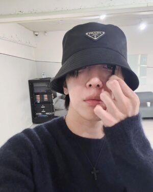 Jung Yong-hwa Instagram - 💛열심히 하자 2024