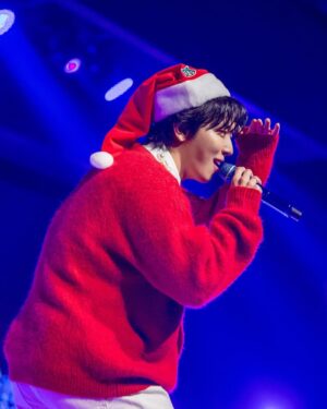 Jung Yong-hwa Instagram - 너무나 행복하고 즐거웠던 <용화와 시간을 맞출게요> 🤍 표정 하나하나 다~~ 보여서 너무 좋았어요🤚 그리고 몰래 혼잣말 하는 것도 다 들려서 재밌었어요🤣🤣 올해의 크리스마스를 함께 보내주셔서 감사해요🤍🎄 나만 즐거운거 이니지? 🤣🤣 본인 사진 찾아가셔요~~~😙😙 그리고 Merry Christmas🎄❤️