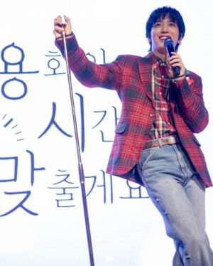 Jung Yong-hwa Instagram - 너무나 행복하고 즐거웠던 <용화와 시간을 맞출게요> 🤍 표정 하나하나 다~~ 보여서 너무 좋았어요🤚 그리고 몰래 혼잣말 하는 것도 다 들려서 재밌었어요🤣🤣 올해의 크리스마스를 함께 보내주셔서 감사해요🤍🎄 나만 즐거운거 이니지? 🤣🤣 본인 사진 찾아가셔요~~~😙😙 그리고 Merry Christmas🎄❤️
