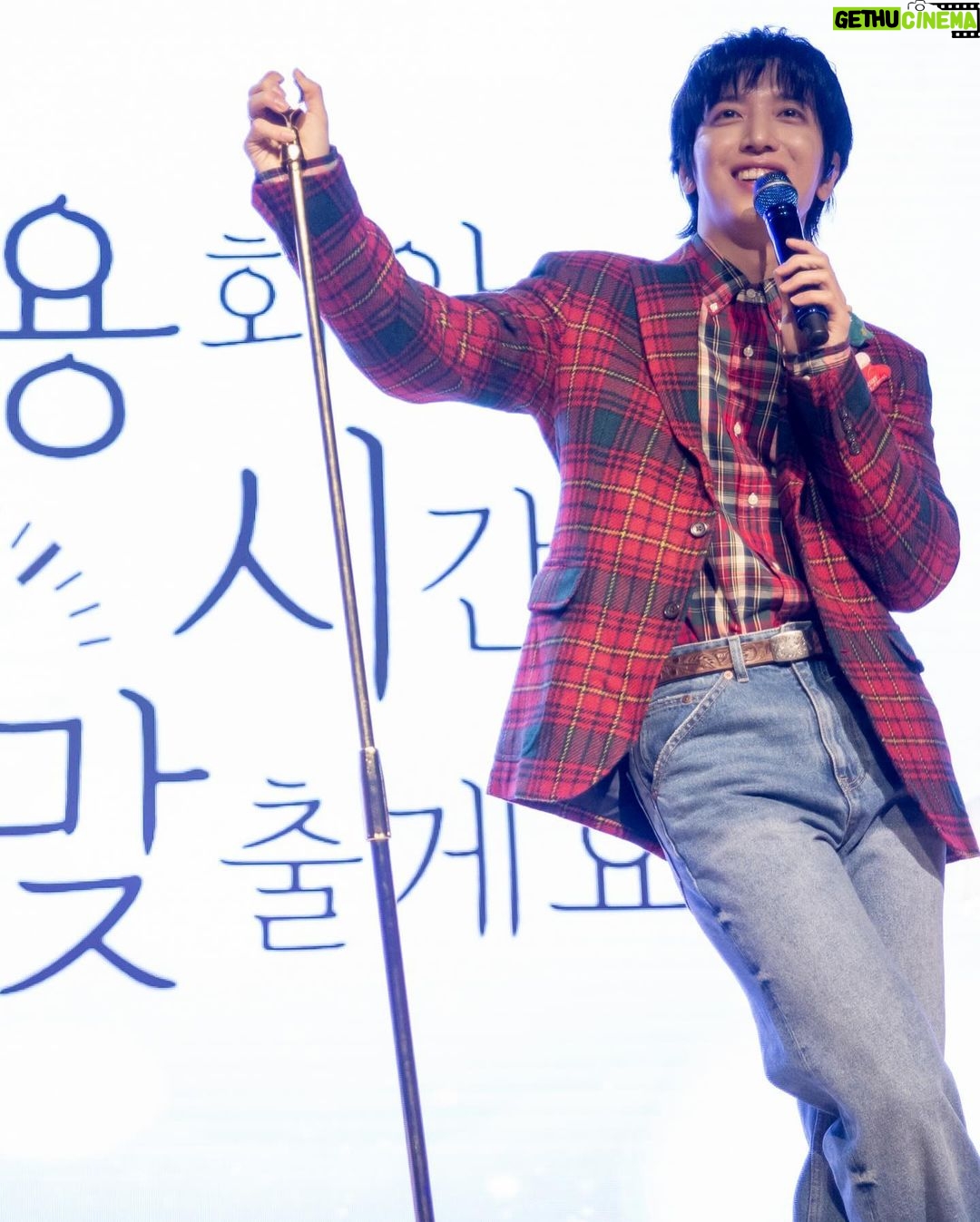 Jung Yong-hwa - 66.8K Likes - 너무나 행복하고 즐거웠던 <용화와 시간을 맞출게요> 🤍 표정 하나하나 다~~ 보여서 너무 좋았어요🤚 그리고 몰래 혼잣말 하는 것도 다 들려서 재밌었어요🤣🤣 올해의 크리스마스를 함께 보내주셔서 감사해요🤍🎄 나만 즐거운거 이니지? 🤣🤣 본인 사진 찾아가셔요~~~😙😙 그리고 Merry Christmas🎄❤️