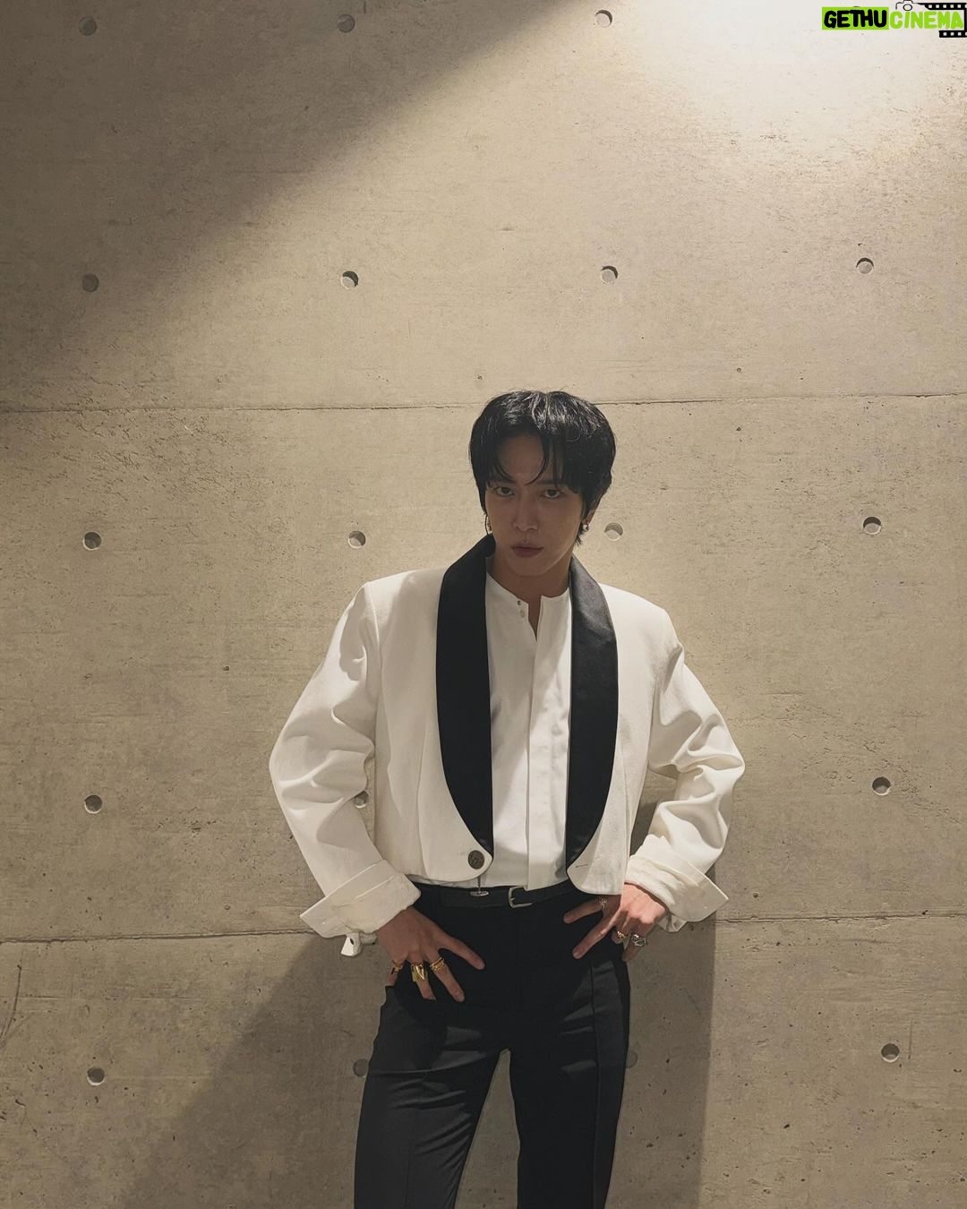 Jung Yong-hwa Instagram - FNC KINGDOMも全部おわりました!🫶誠にありがとうございますー幸せだったんです!😙今年もおつかれさまでした!😁また会いましょうううう🫶お大事に🫶