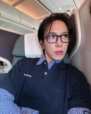 Jung Yong-hwa Instagram - 새 옷 입고  CNBLUE 아시아투어 시작!!! 홍콩 내일 재밌게 즐기자! See you TMR 💙