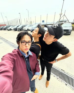 Jung Yong-hwa Instagram - 새 옷 입고  CNBLUE 아시아투어 시작!!! 홍콩 내일 재밌게 즐기자! See you TMR 💙