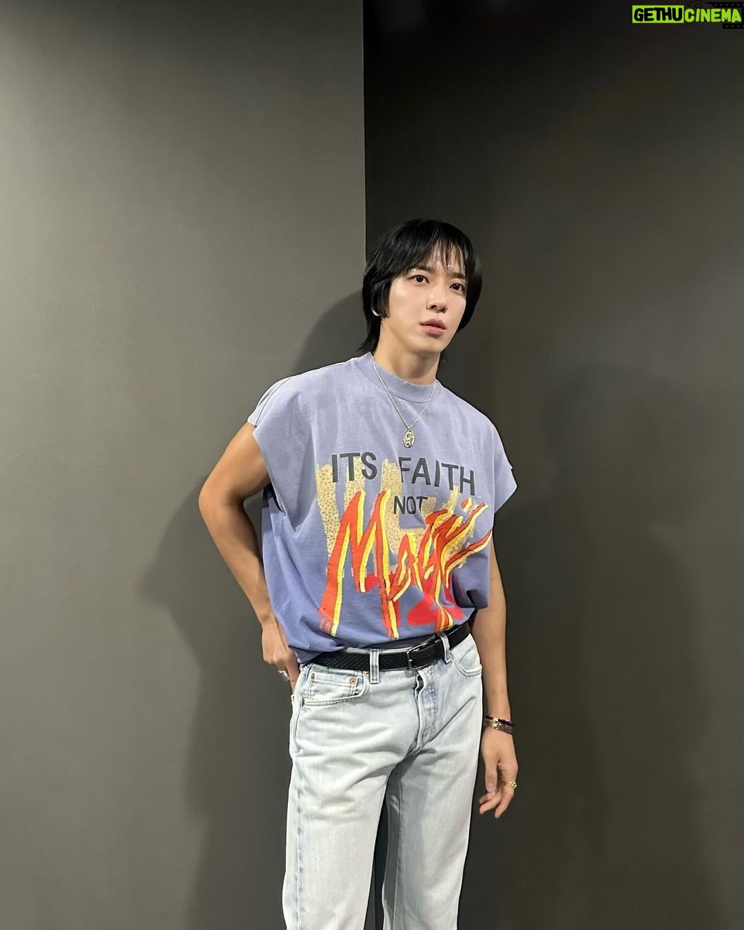 Jung Yong-hwa - 69.3K Likes - 3일간 your city 와 D-free까지 4번 공연!! 💪 해냈다!!!! 행복했어요... 공연은 공연으로 뒤풀이를 한다는 건 저에게도 도전이기도 했는데, 끝나고 나니 뭔가 후련한 기분도 드네요💜 your city 때 마지막에 인사를 하고 싶다고 마음 먹은것도 여러분들 한 분 한 분 눈에 담고 기억하기 위해서였는데 하기를 잘했다는 생각이 들어요. Your City, D-free의 모든 스텝분들 세션형들 댄서들 너무 고맙고 사랑합니다❤️ 그리고 우리 팬분들 다시 한번 감사해요. 우리 빨리 만나고 더 행복합시다! 사랑합니다!🙏🤝❤️
