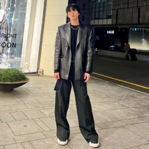 Jung Yun-ho Instagram - 블랙유노🐜