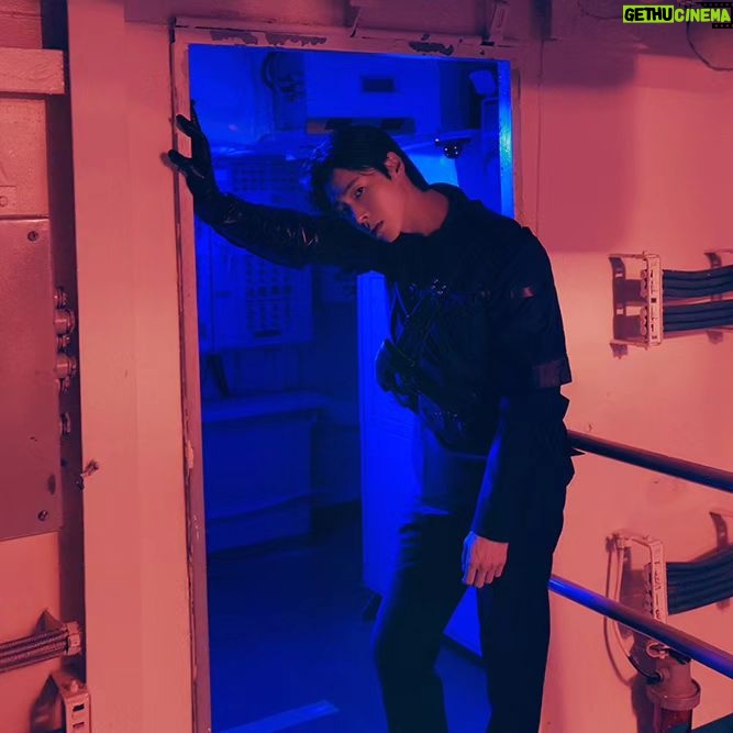 Jung Yun-ho Instagram - . #Reality_Show #0807 #Tarantino🛳🕺🌠