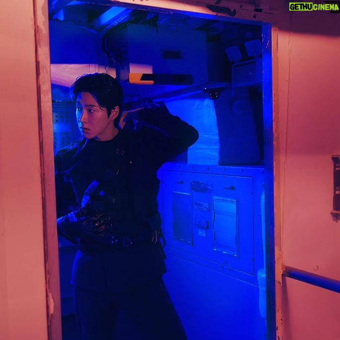 Jung Yun-ho Instagram - . #Reality_Show #0807 #Tarantino🛳🕺🌠
