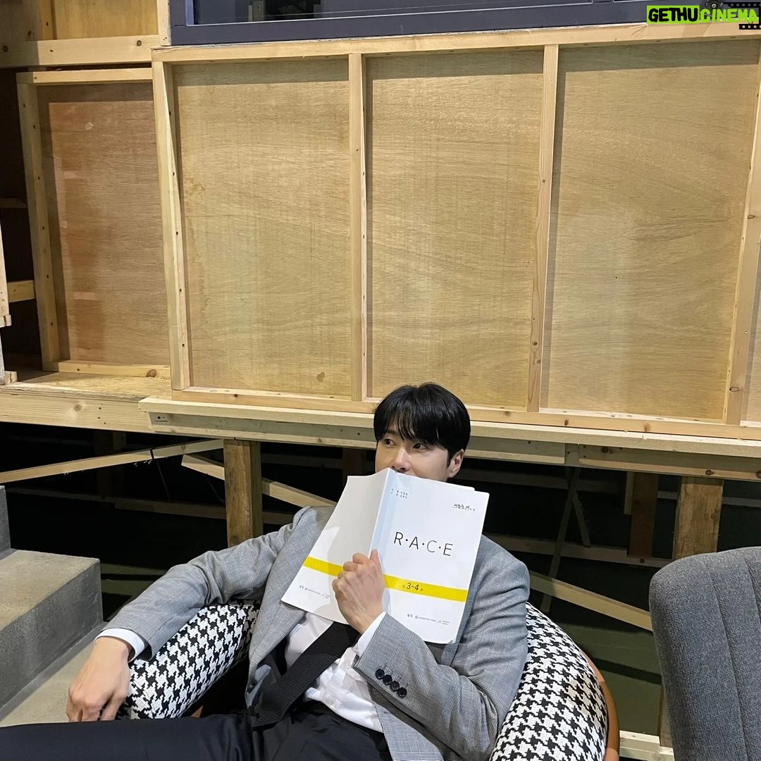 Jung Yun-ho Instagram - . 오늘도 레이스 봐주실거죠? ㅎㅎㅎ #레이스 #RACE #서동훈 @disneypluskr