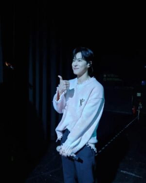 Jung Yun-ho Instagram - .
오늘 생일파티에 와줘서 고마워요~
Thank U❤️👍