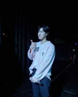 Jung Yun-ho Instagram - .
오늘 생일파티에 와줘서 고마워요~
Thank U❤️👍