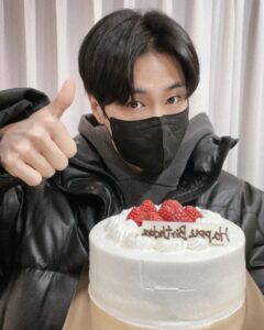 Jung Yun-ho Instagram - . 생일 축하해 주신 모든분들 감사해요^^ 너무나 많은 연락에 감사~^^ #2월6일 #모두생일축하해요 #좋은하루🤗