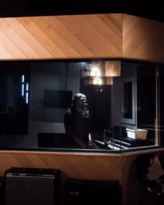 Jussie Smollett Instagram - Cooking #SomeThings 🧑🏾‍🍳🎼🎙😏 Cc @davidmichaelott 🪄🎶🎹 Some Things
