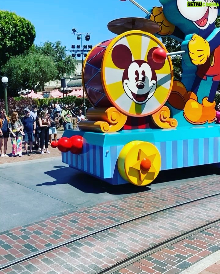 Jussie Smollett Instagram - Adulting… Disneyland
