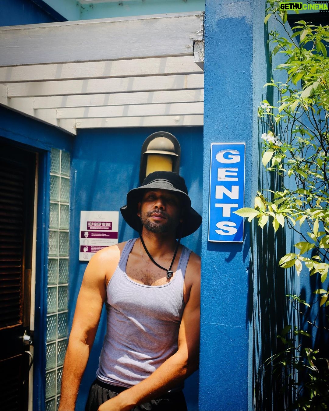 Jussie Smollett Instagram - 94 degrees with 1000% humidity… I feel like a baked potato 🥔🥵… and I love you 🇯🇲 Kingston, Jamaica