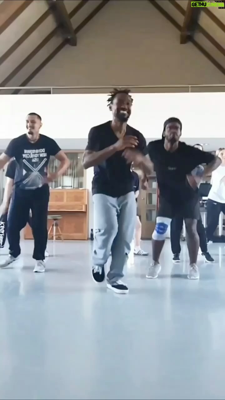 Jussie Smollett Instagram - Happy Monday family. This made me smile wide this a.m. Hope it does the same for you. Love you… Go off @mrbredydff ・・・ Doing this with the whole squad. Just because.... - - Done at @atelierrainbowtanzkunst - #housedance #vibes #housedancer #dancers #housemusic #footwork #iloveouse #houseisafeeling #combo #dancecombo #dancetogether #danceeducation #training #dancetraining