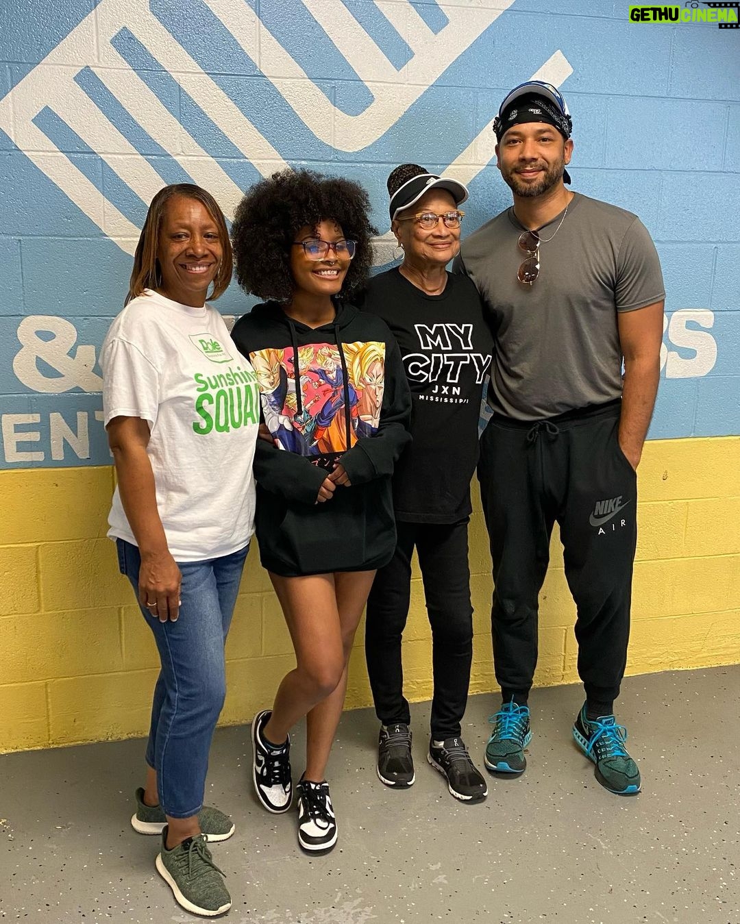 Jussie Smollett Instagram - Hey Family… I know how much is going on in the world so as always… it’s time to multi-task…. #JacksonMississippi needs us. My favorite superhero, @littlemissflint called and said she needed me and I don’t question when that happens. Jackson is in danger of being Flint 2.0 and we need to help. In partnership with Mari and Flint kids, today I was able to donate and join in supplying meals, smoothies, hand sanitizer, baby wipes, disinfectant wipes and thousands of bottles of water to the beautiful residents of Jackson and although we will be back, it’s just not enough. Please do what you can/if you can. Thank you to the #BoysAndGirlsClubOfJackson for hosting us. Yall are amazing. Water is an earthlings right. This isn’t up for debate. It’s beyond political party lines. It’s a human rights/environmental crisis and we should treat it as such. Please do your research and do what you can. Love and appreciate y’all for life. Let’s love on each other more than ever before and let our sisters/brothers/non-gender conforming siblings know that they are not alone. Happy Saturday. #JacksonWaterCrisis Jackson, Mississippi