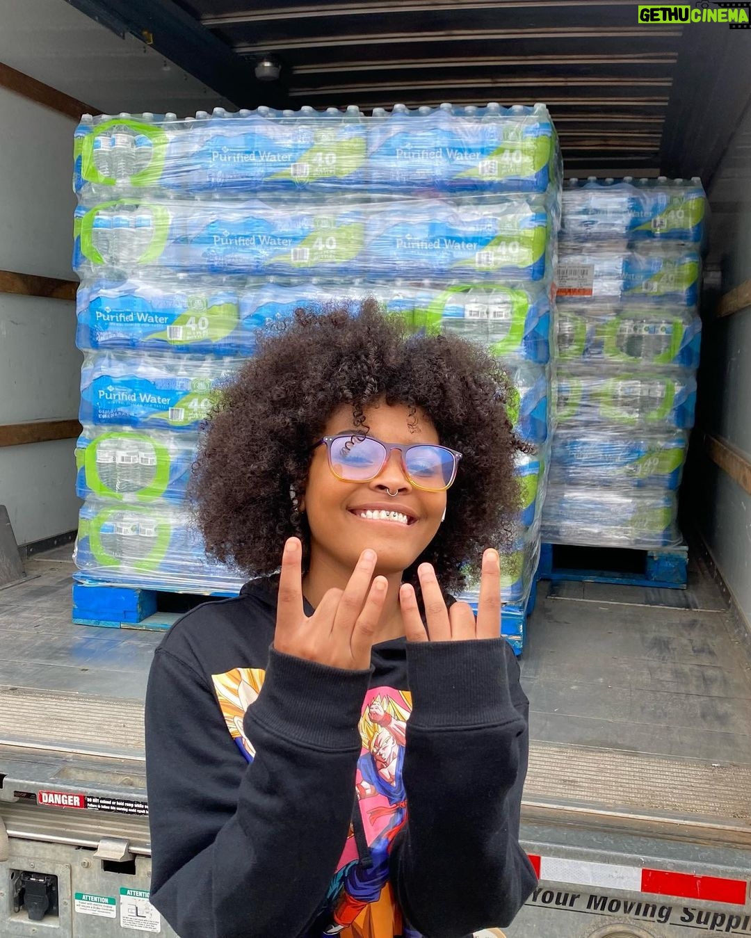 Jussie Smollett Instagram - Hey Family… I know how much is going on in the world so as always… it’s time to multi-task…. #JacksonMississippi needs us. My favorite superhero, @littlemissflint called and said she needed me and I don’t question when that happens. Jackson is in danger of being Flint 2.0 and we need to help. In partnership with Mari and Flint kids, today I was able to donate and join in supplying meals, smoothies, hand sanitizer, baby wipes, disinfectant wipes and thousands of bottles of water to the beautiful residents of Jackson and although we will be back, it’s just not enough. Please do what you can/if you can. Thank you to the #BoysAndGirlsClubOfJackson for hosting us. Yall are amazing. Water is an earthlings right. This isn’t up for debate. It’s beyond political party lines. It’s a human rights/environmental crisis and we should treat it as such. Please do your research and do what you can. Love and appreciate y’all for life. Let’s love on each other more than ever before and let our sisters/brothers/non-gender conforming siblings know that they are not alone. Happy Saturday. #JacksonWaterCrisis Jackson, Mississippi