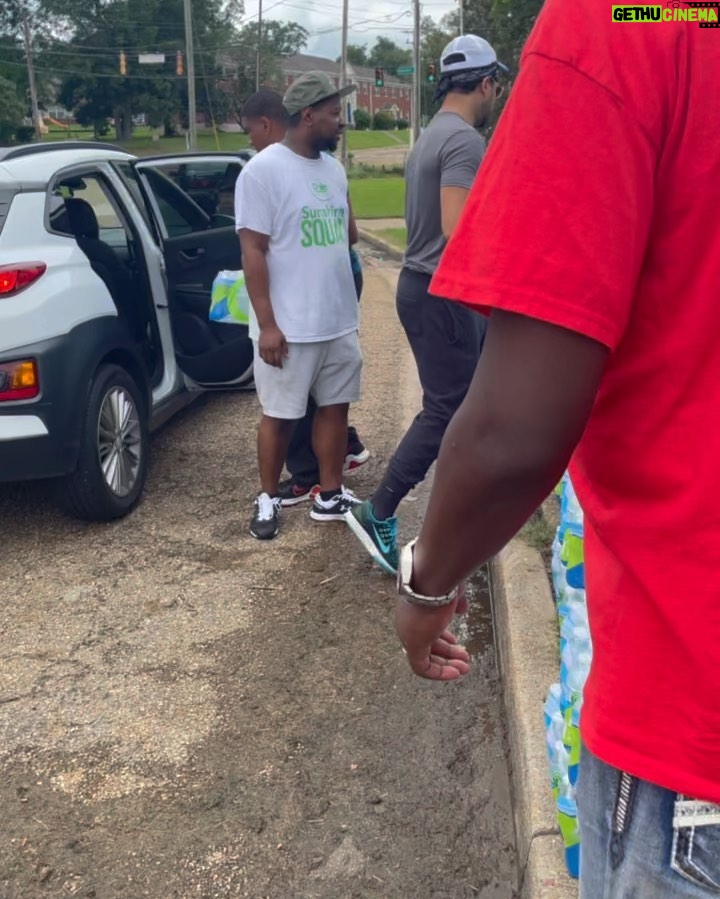 Jussie Smollett Instagram - Hey Family… I know how much is going on in the world so as always… it’s time to multi-task…. #JacksonMississippi needs us. My favorite superhero, @littlemissflint called and said she needed me and I don’t question when that happens. Jackson is in danger of being Flint 2.0 and we need to help. In partnership with Mari and Flint kids, today I was able to donate and join in supplying meals, smoothies, hand sanitizer, baby wipes, disinfectant wipes and thousands of bottles of water to the beautiful residents of Jackson and although we will be back, it’s just not enough. Please do what you can/if you can. Thank you to the #BoysAndGirlsClubOfJackson for hosting us. Yall are amazing. Water is an earthlings right. This isn’t up for debate. It’s beyond political party lines. It’s a human rights/environmental crisis and we should treat it as such. Please do your research and do what you can. Love and appreciate y’all for life. Let’s love on each other more than ever before and let our sisters/brothers/non-gender conforming siblings know that they are not alone. Happy Saturday. #JacksonWaterCrisis Jackson, Mississippi