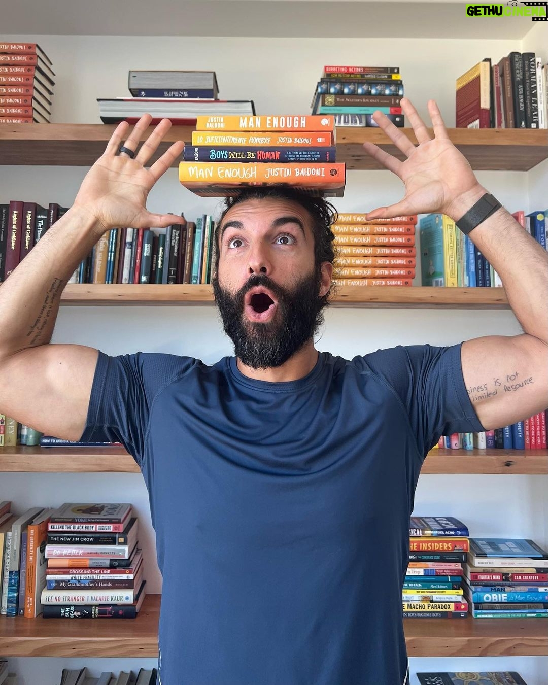 Justin Baldoni Instagram - HAPPY #WORLDBOOKDAY ! This moment lasted about as long as you think it did 😂 Link in bio to pre-order my new book for middle grade boys, Boys Will Be Human 📖