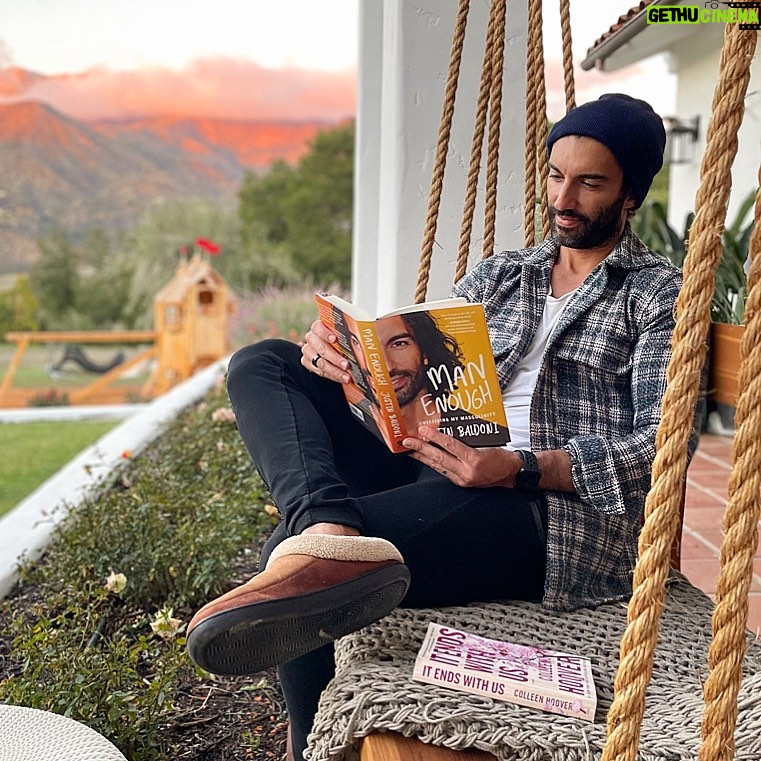 Justin Baldoni Instagram - BIG NEWS!! @barnesandnoble is doing a huge sale and #ManEnough is 50% off between now and the 31st! It’s such a big deal I had to pose …I mean read the book again in perfect lighting as the sun set over the beautiful Topa Topa mountains. Maybe we should start a book club? Let’s read #ItEndsWithUs next…