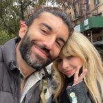 Justin Baldoni Instagram - It was SOO good reconnecting with one of my favorite people @sabrinacarpenter in NY. I love this woman. I love her heart. I love her talent. I love everything about her. But I have one issue. See, after seeing Sabrina take about 100 pictures with fans I realized something. We have now finally figured out where Maiya learned to pose like this in literally EVERY photo we take of her. Thanks auntie Sabrina.✌🏼#shedidntgetitfromhermama