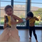 Justin Baldoni Instagram - Maiya was clearly very excited for daddy’s Spanish edition of #manenough. Never a dull moment in the Baldoni house 😂😂😂 #theygotitfromtheirmama #ithinkmaxwellwastwerking 🤦🏻‍♂️🤷🏻‍♂️