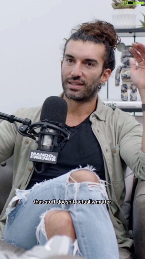 Justin Baldoni Instagram - “Making it” for me is getting to a point where I can see that most of what society tells me to place value in is not what actually matters. Had an amazing conversation with @mandofresko about masculinity, embracing vulnerability and my new book #BOYSWILLBEHUMAN. Go check it out! Link in bio!