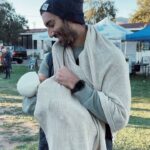 Justin Baldoni Instagram - Dads wear cocoons too! 😜 Just holding my new little niece and rockin #thecocoon from my wife’s amazing company @weareamma. FYI the ladies are having their biggest sale of the year right now and the Cocoon has never been this discounted. Tag a new mom or (or dad) in your life and scoop one up before it’s over! Link in bio! #proudhusband #formomsbymoms