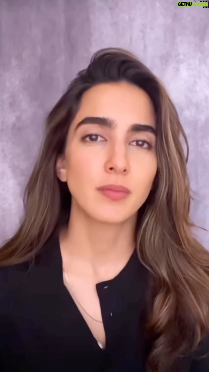 Justin Baldoni Instagram - Please take four minutes and watch this important video from @saraseyed As a Bahá'i, if I lived in Iran I could not get an Education and would risk (along with other religious minorities) being continuously persecuted, thrown in prison, and even executed for nothing except our religious beliefs. This has to stop. Please watch. #mahsaamini