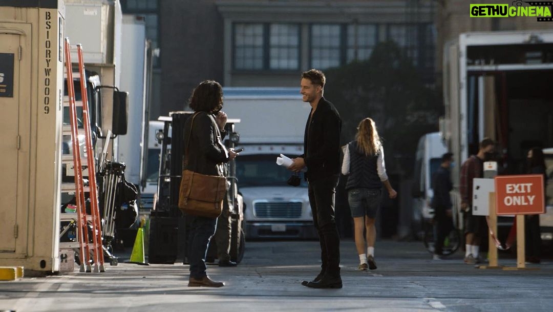 Justin Hartley Instagram - We got a good one for you tonight and then we’re back after the holidays! Stay safe and be well! #ThisIsUs