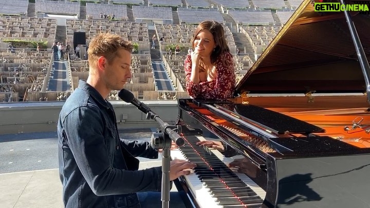 Justin Hartley Instagram - What an honor it was to be able to perform my latest single to a sold out show at the @HollywoodBowl...no but really, @JohnLegend is the master performer and absolutely killed it on #ThisIsUs.