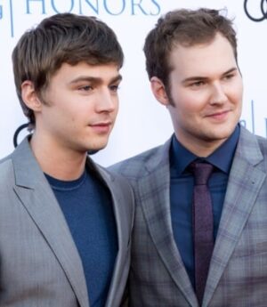 Justin Prentice Instagram - Twinning @younggoth @televisionacad #13reasonswhy

Shout out for the sweet attire:
Styling @philippeuter
Suit @ted_baker_menswear
Shirt @sandcopenhagen 
Tie @benshermanofficial
Boots (not shown but sweet) @callitspring