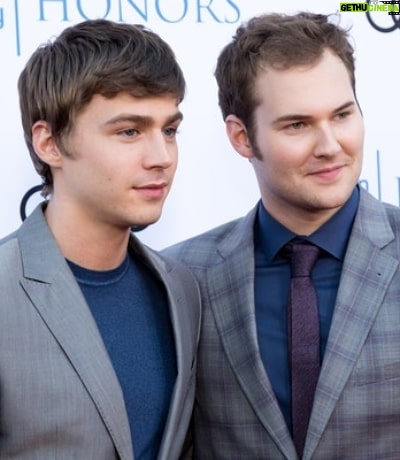 Justin Prentice Instagram - Twinning @younggoth @televisionacad #13reasonswhy Shout out for the sweet attire: Styling @philippeuter Suit @ted_baker_menswear Shirt @sandcopenhagen Tie @benshermanofficial Boots (not shown but sweet) @callitspring