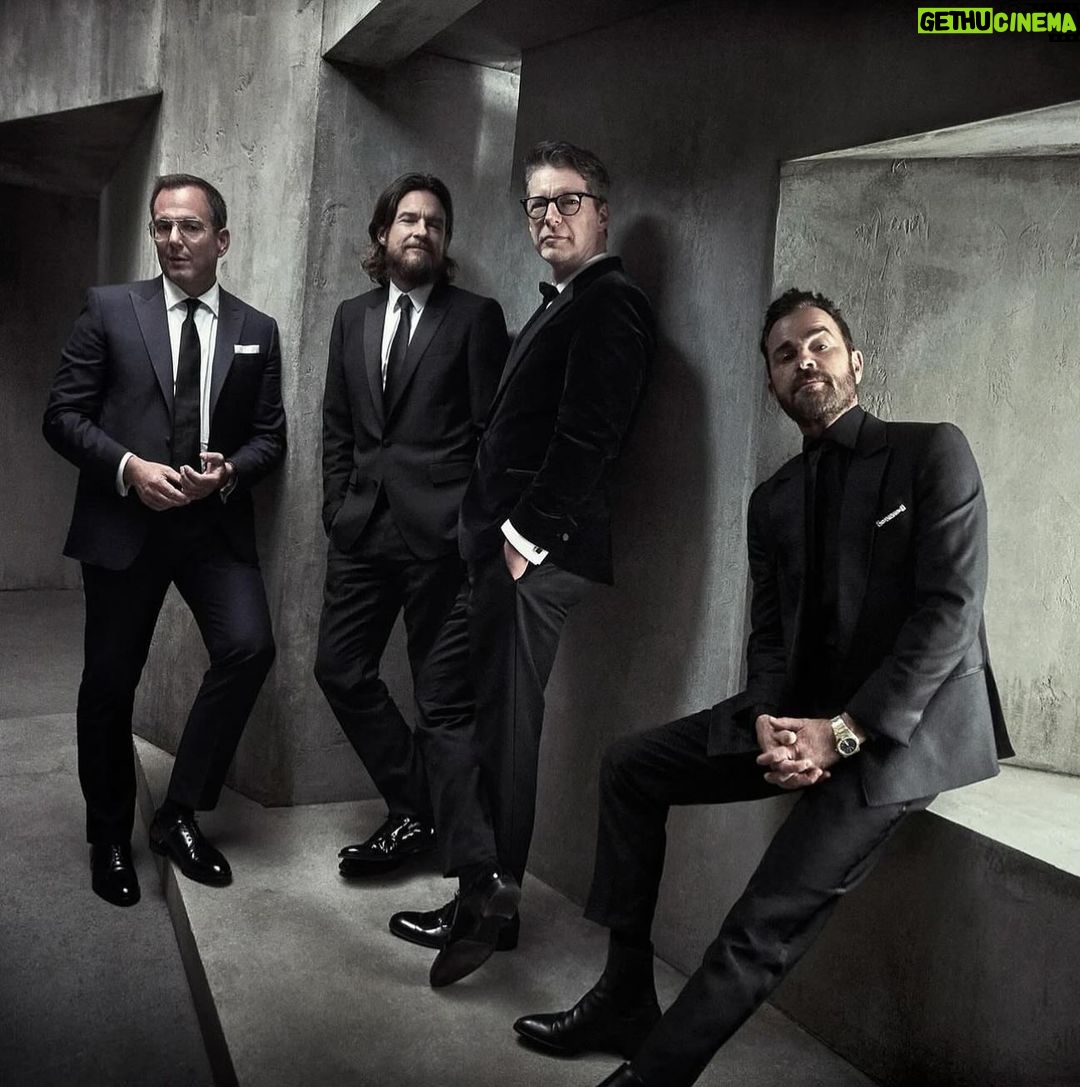 Justin Theroux Instagram - A very @vanityfair reminder to set your clocks ahead one hour. 🕑 And very fun to sit with these dum-dums … always the smartlesst guys in the room. 🥂 📸 @markseliger 3. 📸 @emiliomadrid