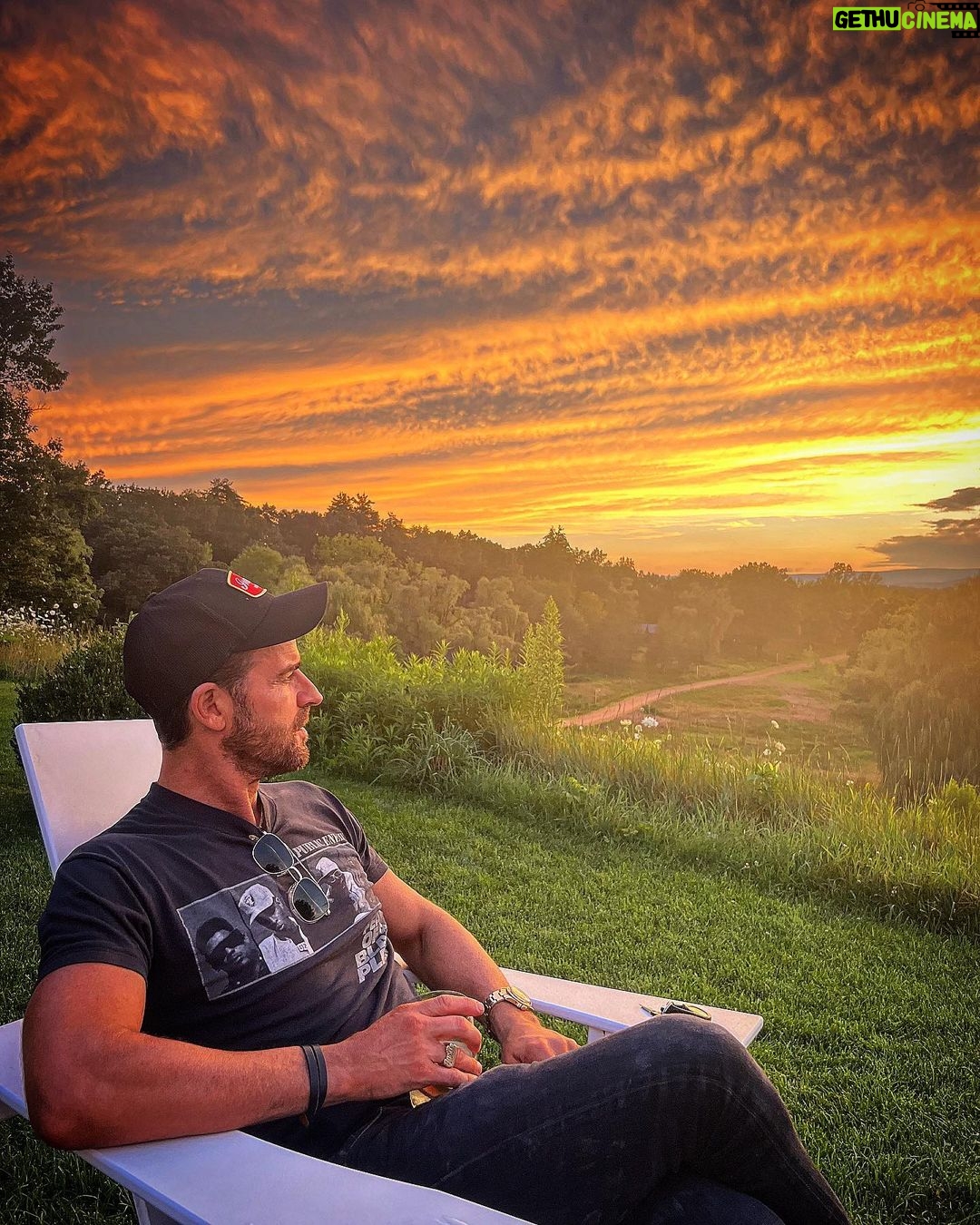 Justin Theroux Instagram - Cats-killing-it @inness_ny ๐งก๐๐ Inness