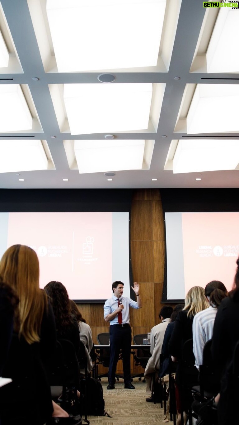 Justin Trudeau Instagram - Postulez maintenant avant qu’il ne soit trop tard! Nous avons repoussé au 9 février la date limite de dépôt des candidatures pour le Programme de leadership d’été. Si vous souhaitez travailler avec notre équipe pour bâtir un avenir meilleur et améliorer la vie des gens, il vous reste donc quelques jours. J’espère vous voir cet été! slp2024ple.infolib.ca/fr/