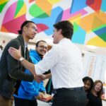 Justin Trudeau Instagram - These innovators, creative thinkers, and entrepreneurs are leading the way with start-ups and small businesses focused on addressing the Sustainable Development Goals – from advancing gender equality, to fighting climate change, to ending poverty. And because of the support offered by Kitchener’s SDG Idea Factory, they are able to make real and tangible progress. To those I spoke with this morning: Thank you. Your ideas and your innovations have the potential to change the world for the better, and I’m so grateful that you are sharing your talents and your passions with all of us. 🇨🇦 Ces innovateurs, esprits créatifs et entrepreneurs ouvrent la voie avec leurs petites entreprises et entreprises en démarrage axées sur l’atteinte des objectifs de développement durable, qu’il s’agisse de faire progresser l’égalité des sexes, de lutter contre les changements climatiques ou de mettre fin à la pauvreté. Et grâce au soutien que leur offre SDG Idea Factory de Kitchener, ils sont en mesure de réaliser des progrès tangibles. À ceux avec qui j’ai parlé ce matin : merci. Vos idées et innovations ont le potentiel d’améliorer le monde, et je vous suis très reconnaissant de nous faire tous profiter de vos talents et de votre passion. Kitchener, Ontario