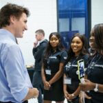 Justin Trudeau Instagram - Across the country, Black entrepreneurs are taking risks and turning good ideas into growing businesses. The Black Entrepreneurship Alliance’s investment bootcamp is there to make sure they have the tools, insights, and training they need to succeed. Today, I spent time with some of these innovative and creative leaders. They spoke about the businesses they’re building and the support they’ve received through this program – and I let them know that our government is focused on helping them grow. 🇨🇦 Partout au pays, des entrepreneurs noirs prennent des risques et transforment de bonnes idées en entreprises en pleine croissance. La formation sur les investissements de la Black Entrepreneurship Alliance leur procure les outils, les connaissances et la formation dont ils ont besoin pour réussir. Aujourd’hui, j’ai passé du temps avec certains de ces entrepreneurs novateurs et créatifs. Ils m’ont parlé des entreprises qu’ils créent et du soutien qu’ils reçoivent dans le cadre de ce programme, et je leur ai indiqué que notre gouvernement est déterminé à les aider à faire croître leur entreprise. Toronto, Ontario