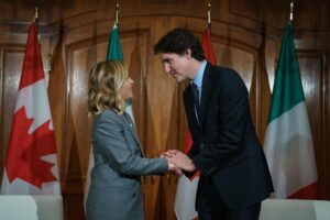 Justin Trudeau Instagram - Working together to address global challenges and advance shared priorities. That is exactly what @GiorgiaMeloni and I have been doing today. We spoke about creating jobs, increasing trade, fighting climate change, supporting Ukraine, strengthening defence and security, and more. And to make sure this work moves ahead, we announced that we’re establishing the Canada-Italy Roadmap for Enhanced Cooperation. We’ll have more productive conversations like this soon, including at the G7 Leaders’ Summit in Italy later this year – and we’ll continue to strengthen the partnership between our countries and the friendships between our peoples.
🇨🇦
Travailler ensemble afin de relever les défis mondiaux et de faire avancer des priorités communes. C’est exactement ce que @GiorgiaMeloni et moi avons fait aujourd’hui. Nous avons parlé de moyens de créer des emplois, d’accroître les échanges commerciaux, de lutter contre les changements climatiques, de soutenir l’Ukraine et de renforcer la défense et la sécurité, entre autres. Et pour assurer la progression de ce travail, nous avons annoncé la création de la feuille de route Canada-Italie pour une coopération améliorée. Nous aurons bientôt d’autres conversations productives comme celle-ci, notamment lors du Sommet des dirigeants du G7 qui se tiendra en Italie plus tard dans l’année, et nous continuerons à resserrer le partenariat entre nos pays et les liens d’amitié entre nos populations.