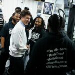 Justin Trudeau Instagram - It isn’t always easy for Black men to talk openly about mental health. But organizations like Generation Chosen and community hubs like Onyx Barbers are changing that. This afternoon, we sat down to speak about the change that’s happening. And because of the conversation we had, I’m confident we can end the stigma around mental health and build a better future – a future where everyone can speak up, reach out, and get the support they need. 🇨🇦 Ce n’est pas toujours facile pour les hommes noirs de parler ouvertement de santé mentale. Mais des organisations comme Generation Chosen et des carrefours communautaires comme Onyx Barbers changent la situation. Cet après-midi, nous avons eu une discussion sur le changement qui est en train de se produire. Et à la suite de la conversation que nous avons eue, je suis certain que nous pouvons éliminer la stigmatisation qui entoure la santé mentale et bâtir un avenir meilleur – un avenir où chacun pourra en parler, tendre la main et recevoir le soutien dont il a besoin. Toronto, Ontario