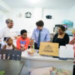 Justin Trudeau Instagram - Two years ago, to help break down the systemic barriers that Black Canadians face when looking for housing, our government invested in @BlackNorthCA. Because of that investment, Roderick and Kimisha were able to find an affordable place to raise their family in. I met with them today to hear more about their story. We spoke about how @BlackNorthCA’s program helped them, and about what more we can do to make sure other families benefit – because everyone deserves an affordable place to call home, and we’re focused on delivering that. 🇨🇦 Il y a deux ans, pour aider à éliminer les obstacles systémiques auxquels se heurtent les Canadiens noirs qui se cherchent un logement, notre gouvernement a investi dans @BlackNorthCA, ce qui a permis à Roderick et Kimisha de trouver un endroit abordable où élever leur famille. Je les ai rencontrés aujourd’hui pour entendre leur histoire. Nous avons parlé de l’aide qu’ils ont eue grâce à @BlackNorthCA et des mesures à prendre pour que d’autres familles en profitent, car tout le monde mérite un chez-soi abordable, et c’est l’objectif que nous visons. Caledon, Ontario