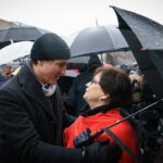 Justin Trudeau Instagram - Today, ahead of International Holocaust Remembrance Day, we gathered at the National Holocaust Memorial to pay tribute to the victims and survivors of this dark chapter. As we repeat the vow “never again,” I want to be clear: We’re committed to backing up these words with concrete action, and we’ll continue to condemn and combat antisemitism here at home and around the world. 🇨🇦 Aujourd’hui, à la veille de la Journée internationale dédiée à la mémoire des victimes de l’Holocauste, nous nous sommes réunis au Monument national de l’Holocauste pour honorer les victimes et les survivants de ce sombre chapitre. Au moment où nous promettons encore une fois « plus jamais », je le dis clairement : nous joindrons le geste à la parole de manière concrète et continuerons de condamner et de combattre l’antisémitisme au pays comme ailleurs dans le monde. Ottawa, Ontario