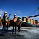 Justin Trudeau Instagram - One of the fastest-growing container ports in North America, @PortSaintJohn is an important part of Canada’s economy and future – and that’s exactly why our government has invested in its infrastructure upgrades and modernization projects. Today, I got to see for myself how this funding has increased capacity and modernized operations, and I thanked the workers for everything they’re doing to help grow our economy. We’ll continue to support projects like this that create jobs, benefit workers, and strengthen our economy. 🇨🇦 Le @PortSaintJohn, l’un des ports à conteneurs connaissant la croissance la plus rapide en Amérique du Nord, joue un rôle important dans l’économie et l’avenir du Canada. C’est pourquoi notre gouvernement a investi dans les projets de modernisation et de mise à niveau des infrastructures du port. Aujourd’hui, j’ai pu voir en personne comment ce financement a permis d’augmenter les capacités et de moderniser les opérations du port. J’ai également remercié les travailleurs de tout ce qu’ils font pour contribuer à la croissance de notre économie. Nous continuerons de soutenir des projets comme celui-ci, qui créent des emplois, profitent aux travailleurs et renforcent notre économie. Saint John, New Brunswick
